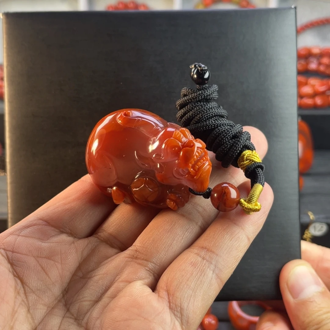 南红玛瑙未镶嵌珠宝奇石貔貅吊坠