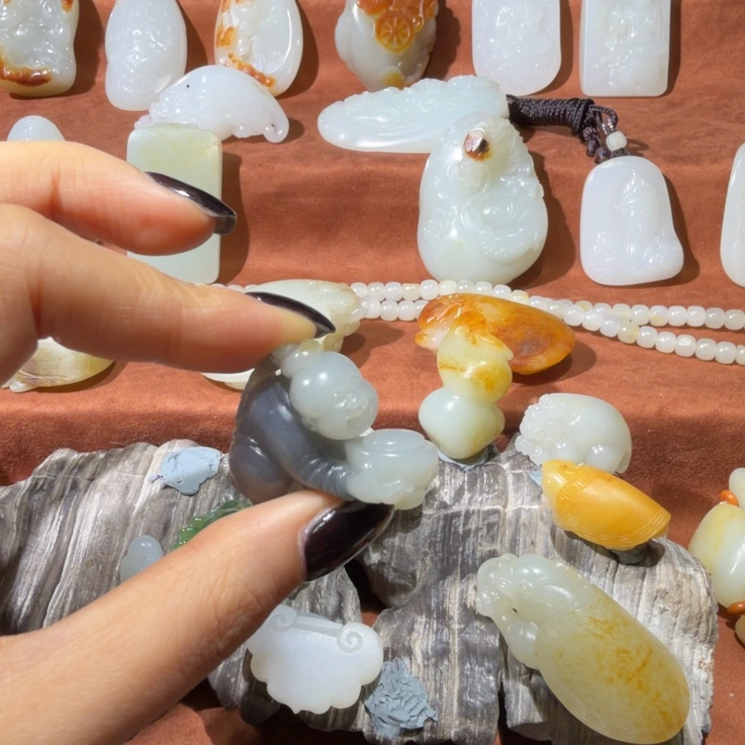 旺***哥和田玉未镶嵌颈饰