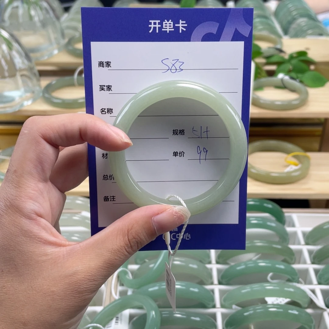 未镶嵌手镯石英质玉