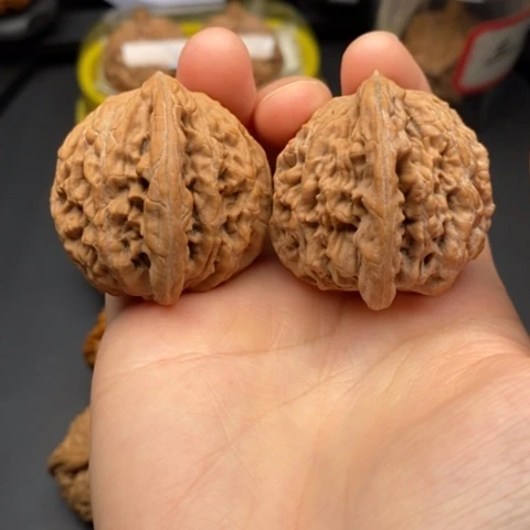 文玩核桃把件重*41虎头打底