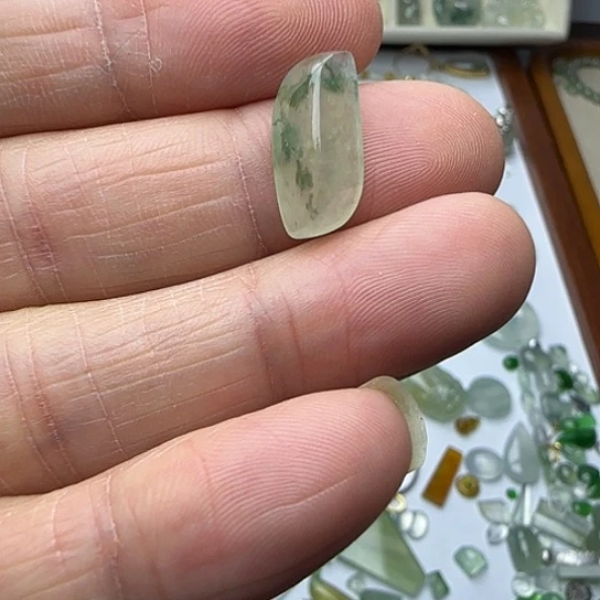 翡翠裸石裸石随型