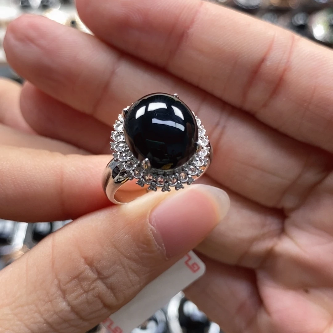 18K金镶嵌戒指翡翠墨翠