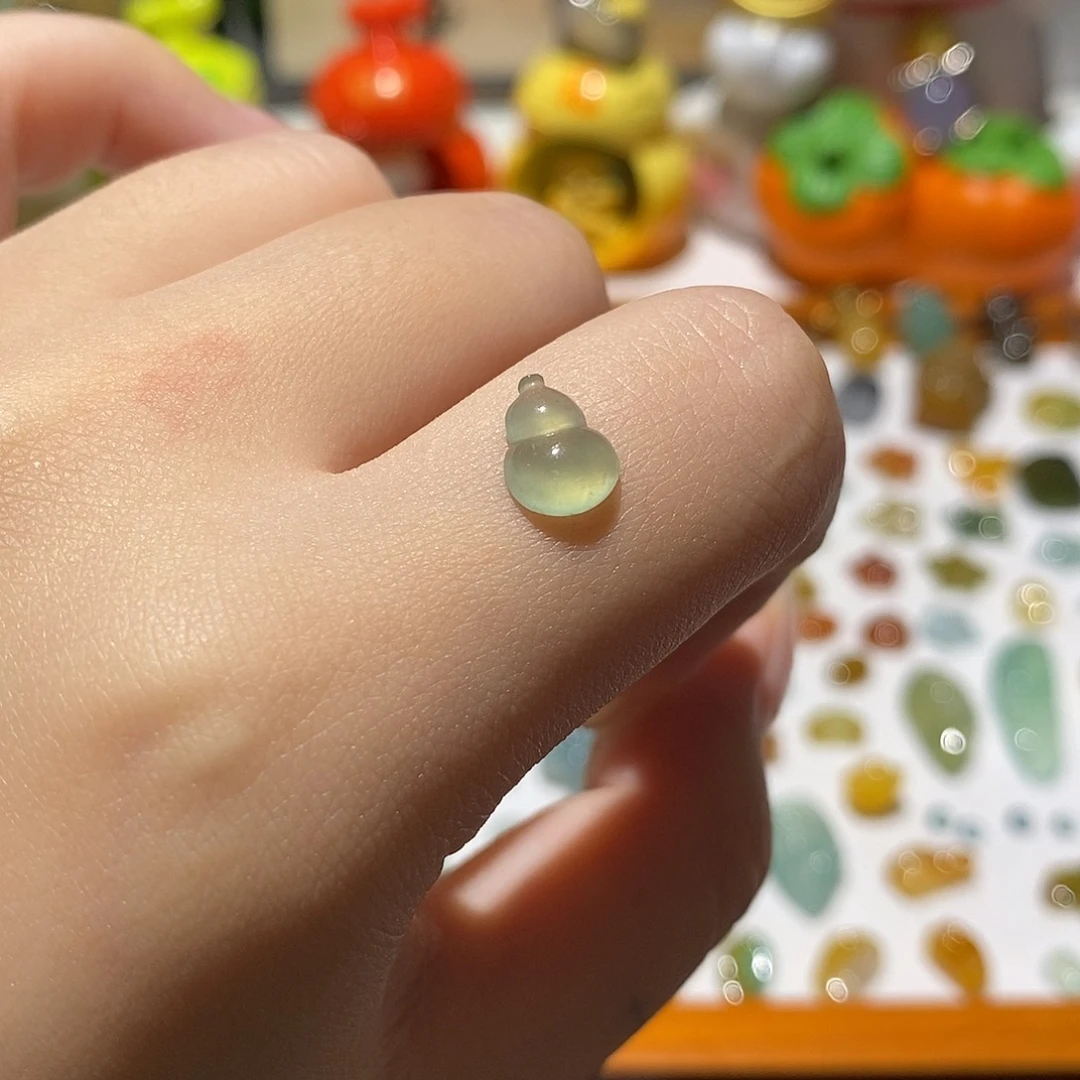 翡翠未镶嵌颈饰葫芦