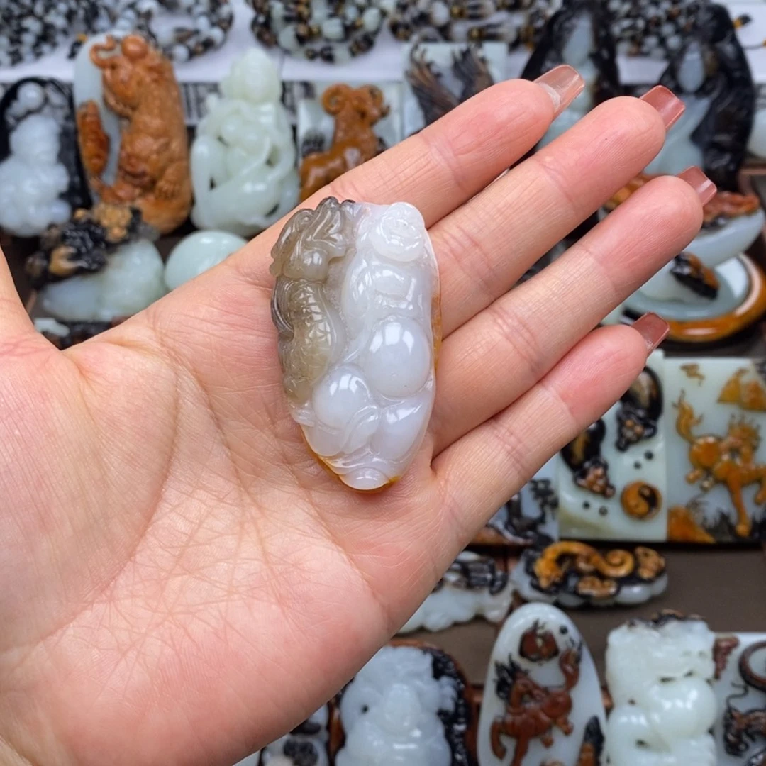 颈饰未镶嵌和田玉