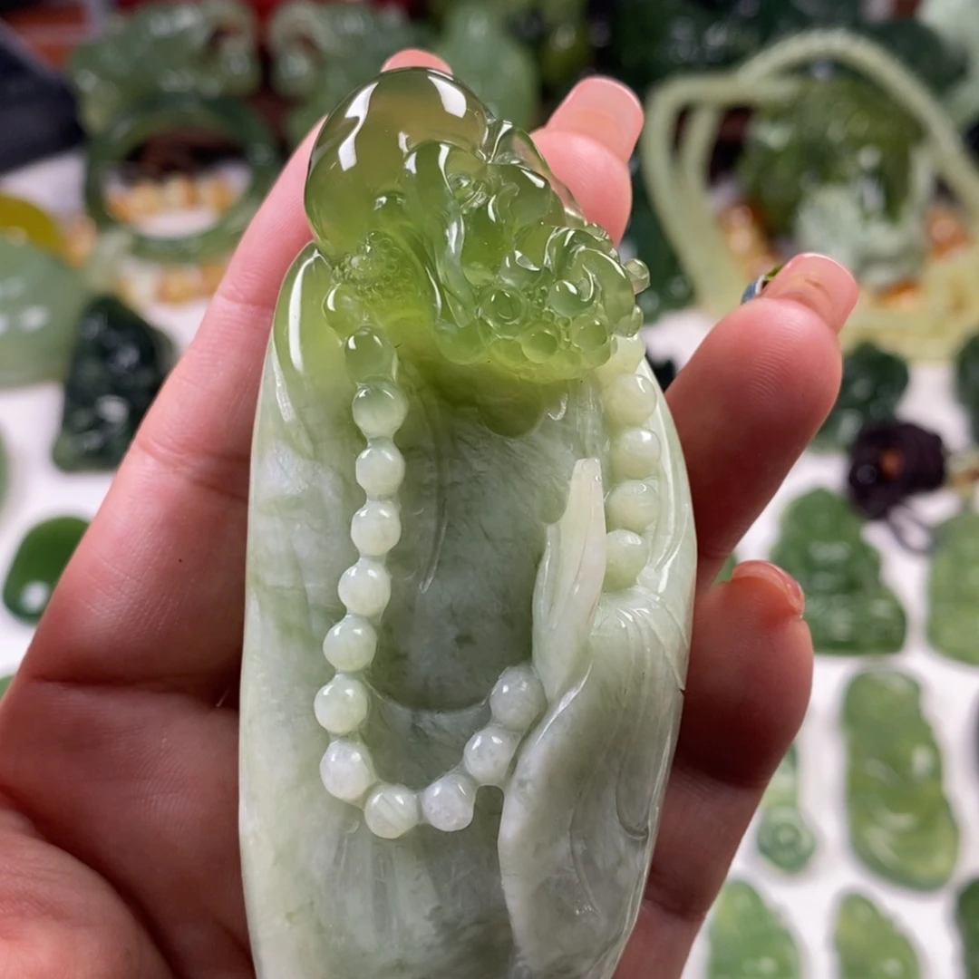 蛇纹石玉未镶嵌颈饰