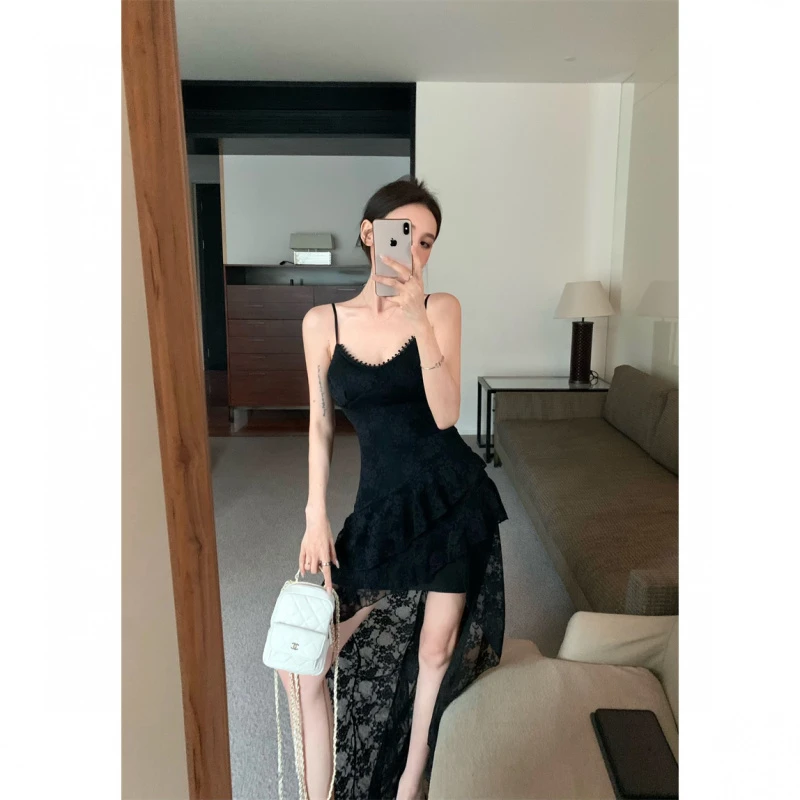 荷叶边白色蕾丝吊带连衣裙女夏季气质不规则裙子显瘦收腰a字长裙