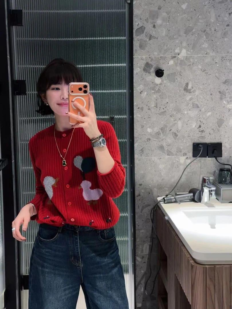 XIAO笑家暴富鸭山羊绒开衫