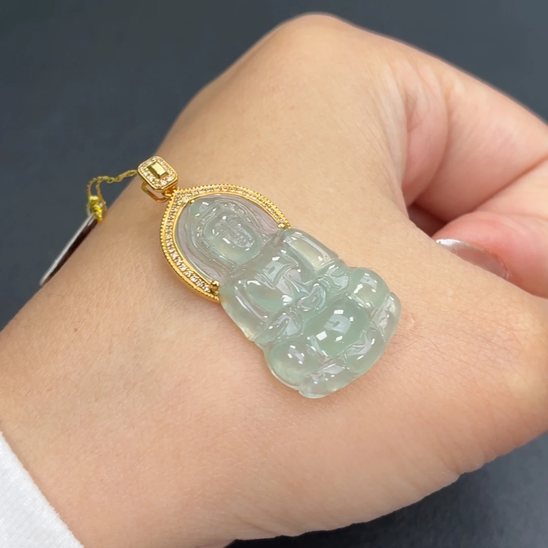 翡翠18K金镶嵌颈饰