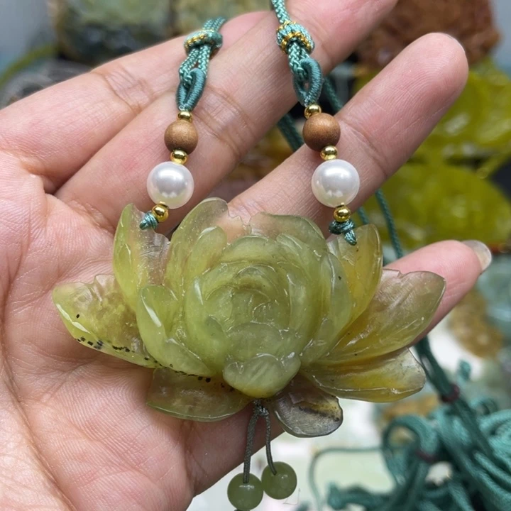 蛇纹石玉未镶嵌颈饰