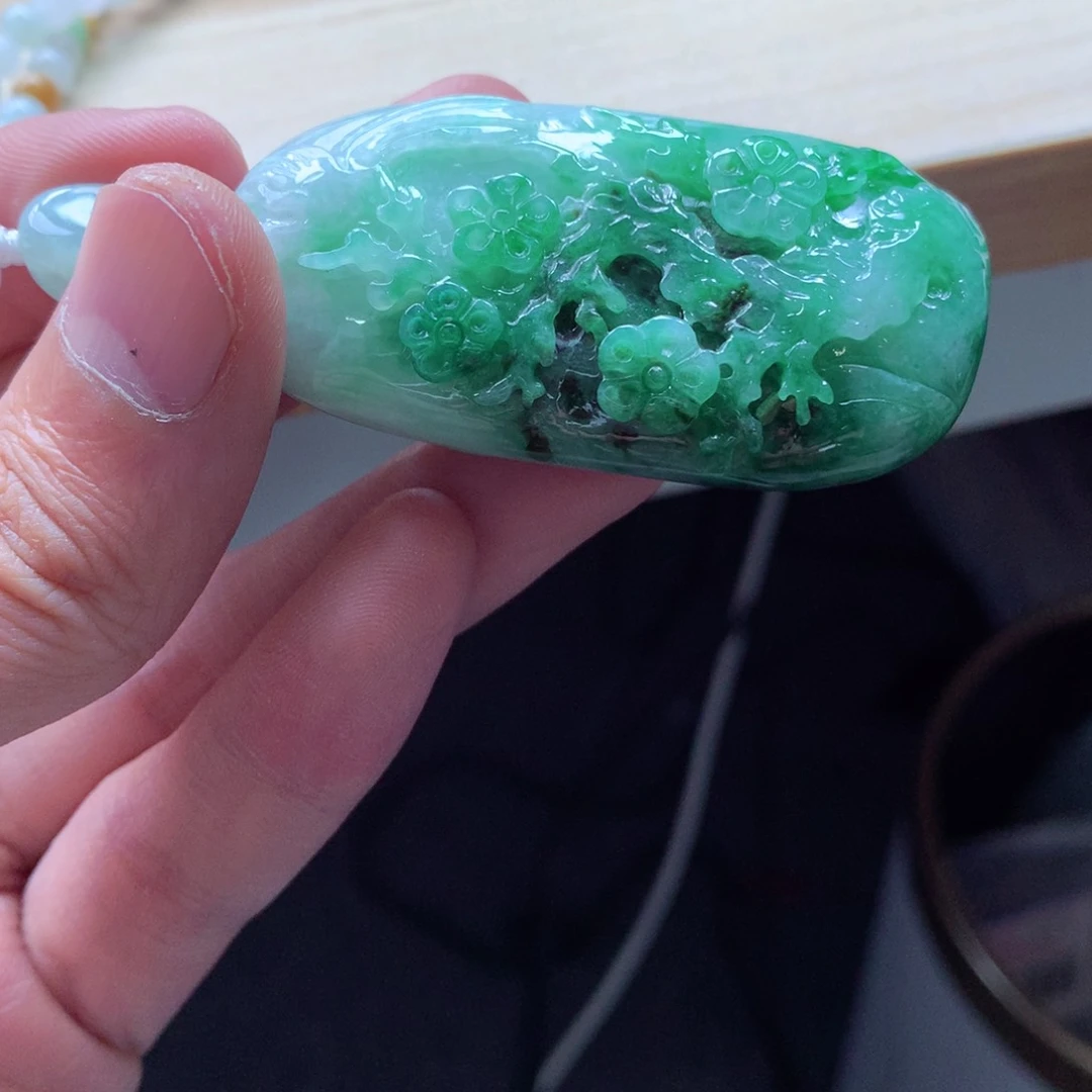 翡翠颈饰未镶嵌吊坠