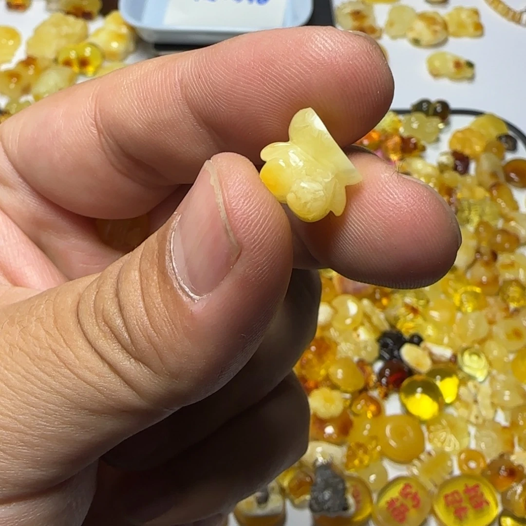 H***.琥珀未镶嵌裸石福利