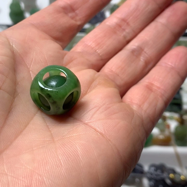 和田玉（糖玉）未镶嵌珠宝奇石