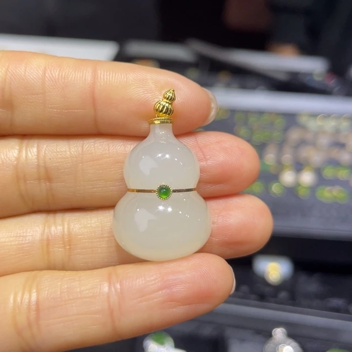 和田玉18K金镶嵌颈饰