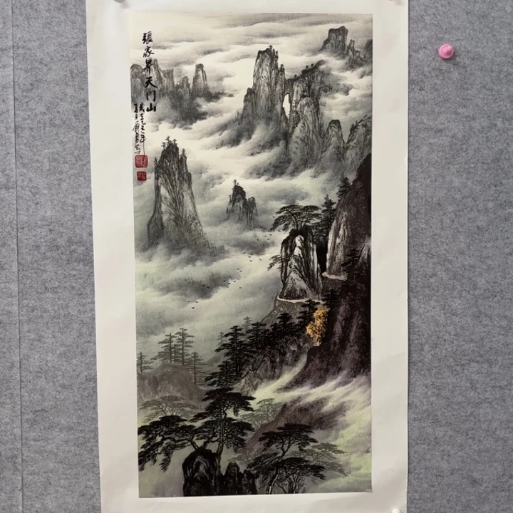 国画花鸟等多种鸟类的栖息环境中生长