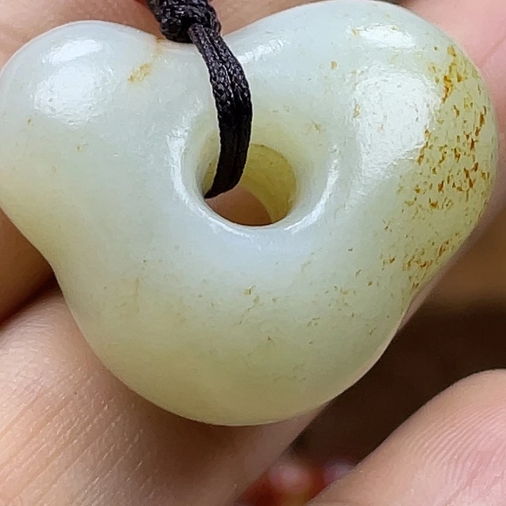 B***t和田玉（糖玉）未镶嵌颈饰