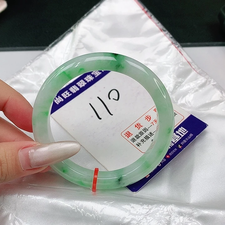 翡翠手镯未镶嵌翡翠12