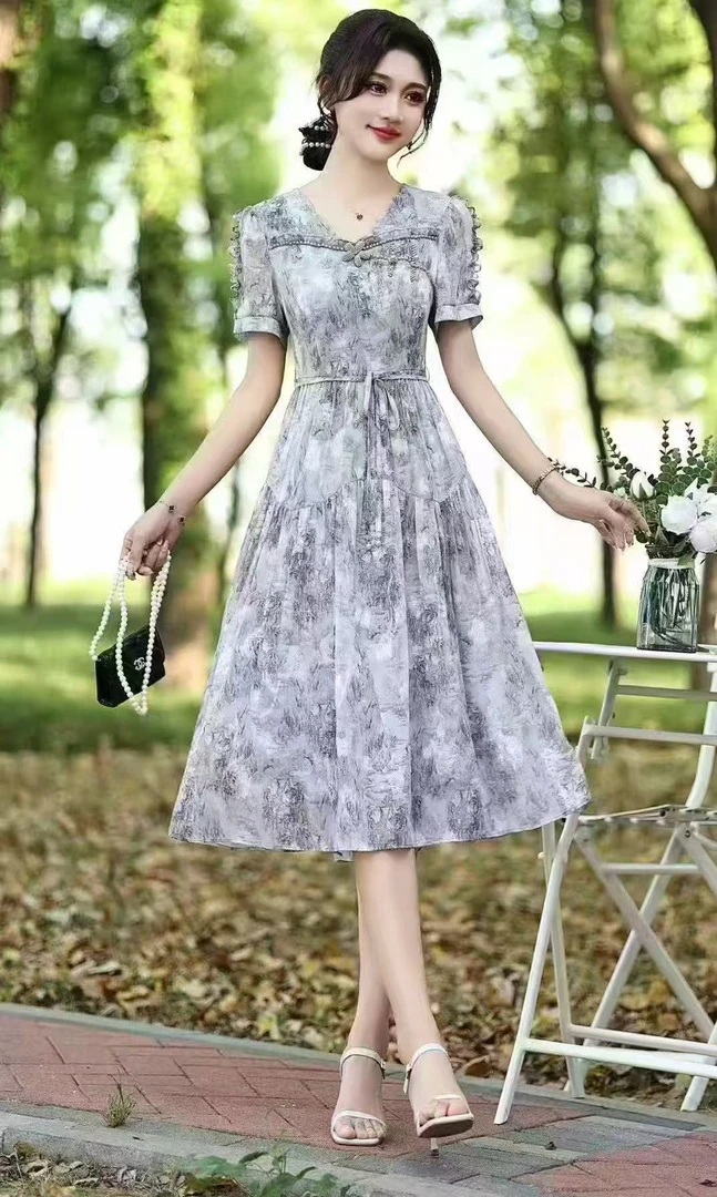 连衣裙蕾丝碎花显瘦气质时尚夏季法式收腰小个子中长款泡泡袖印花