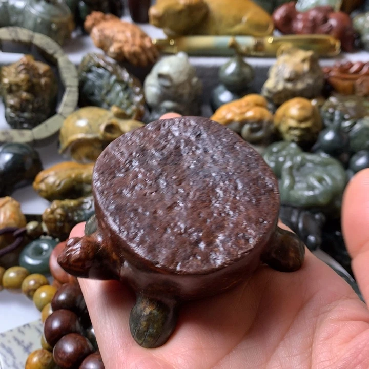 未镶嵌岫岩河磨玉（透闪石质玉）把件