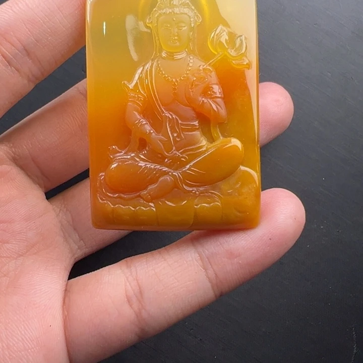 石英质玉（黄龙玉）未镶嵌颈饰