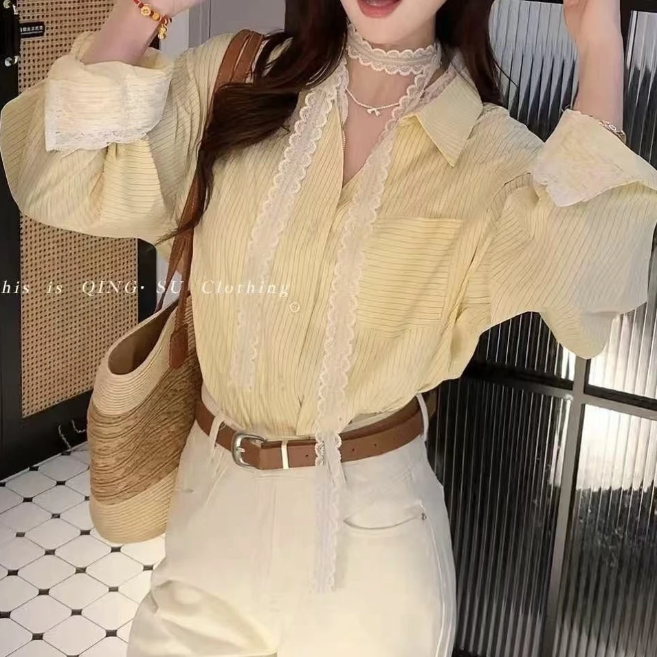 早春新款蕾丝拼接V领条纹衬衫女小众设计宽松显瘦气质长袖衬衣