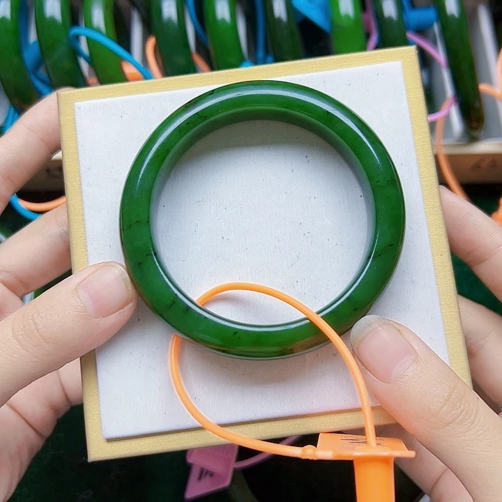 和田玉（碧玉）未镶嵌手镯