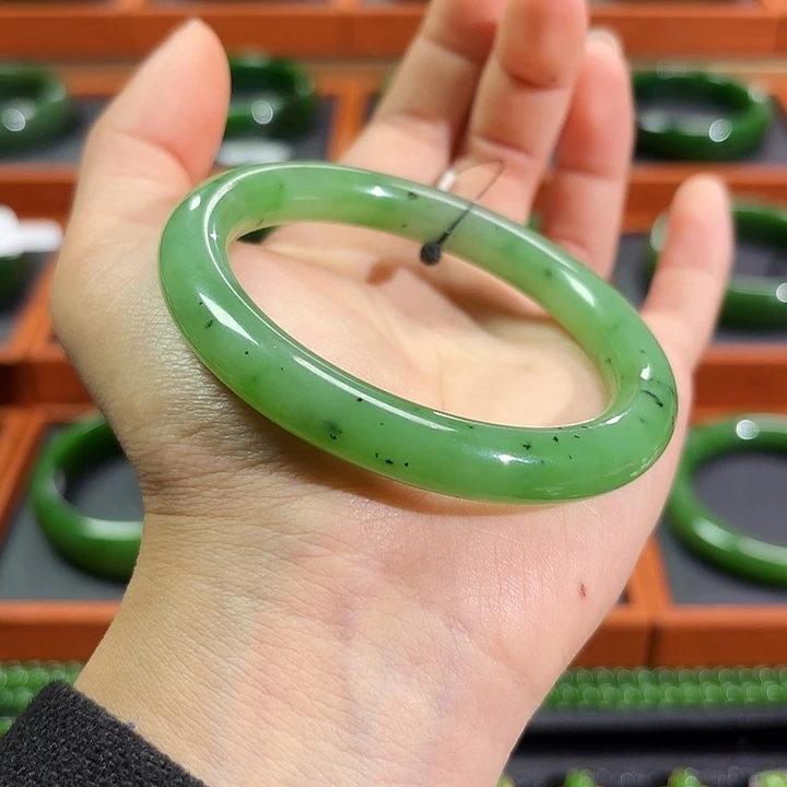 和田玉（碧玉）未镶嵌手镯