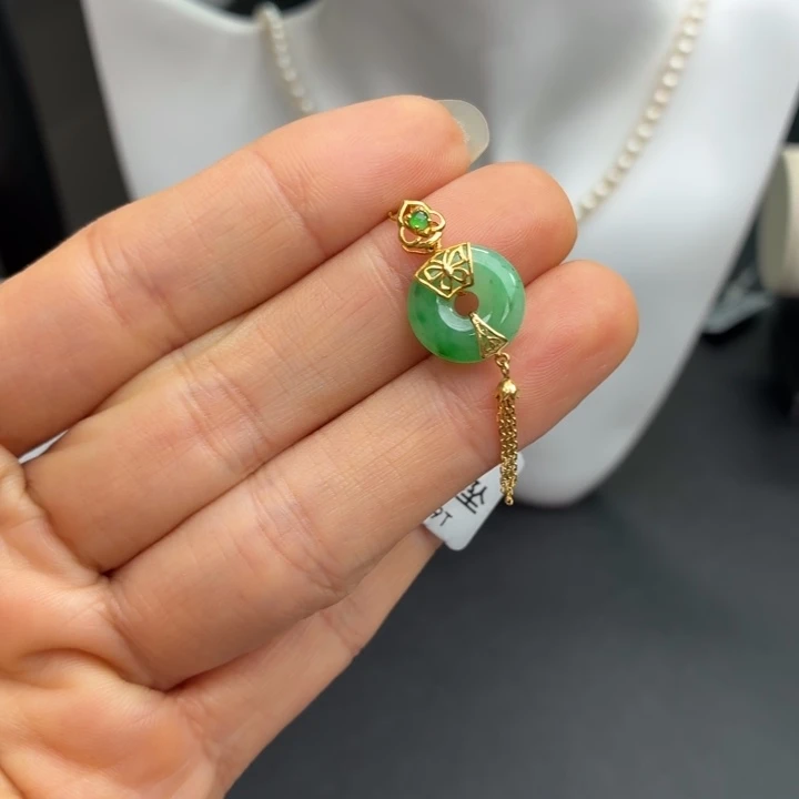 翡翠18K金镶嵌颈饰