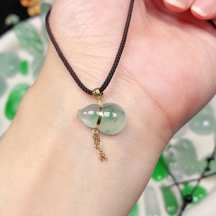 颈饰18K金镶嵌翡翠缅甸天然A货翡翠