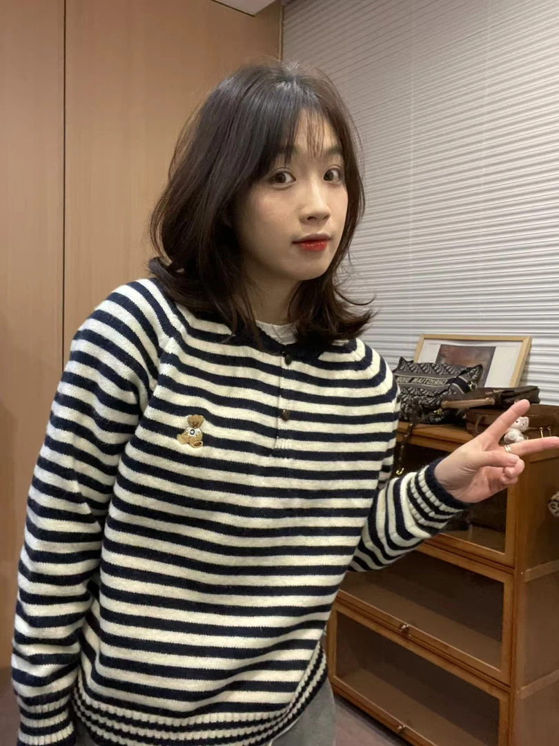 Sevbasks 2024 韩版 蓝白条纹卡其小熊针织套头毛衣