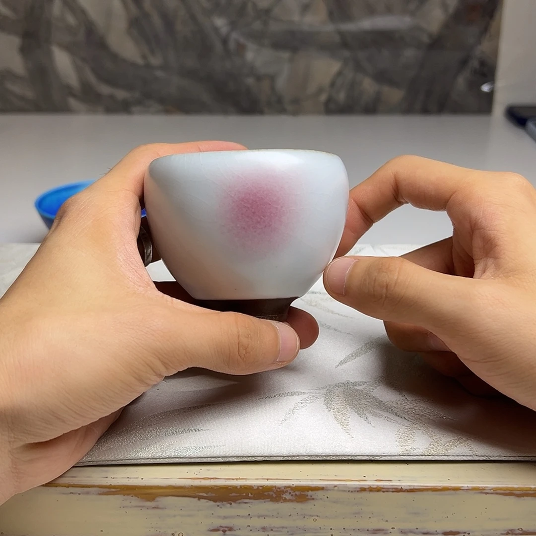 晏如堂胭脂月白花口被