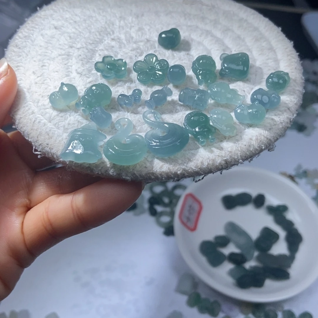 定制翡翠未镶嵌99元两件危料