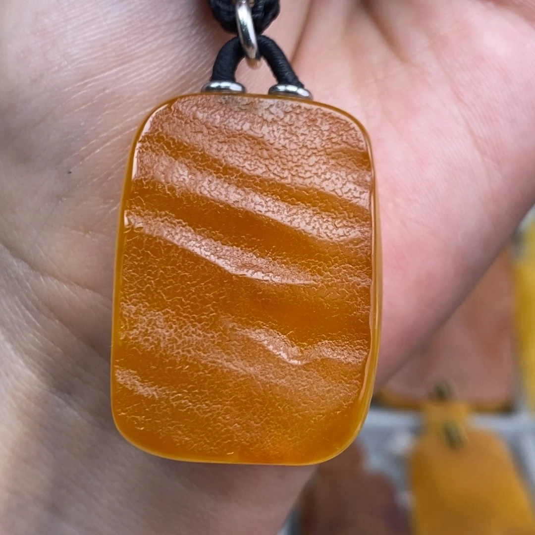 琥珀吊坠(赠链)未镶嵌