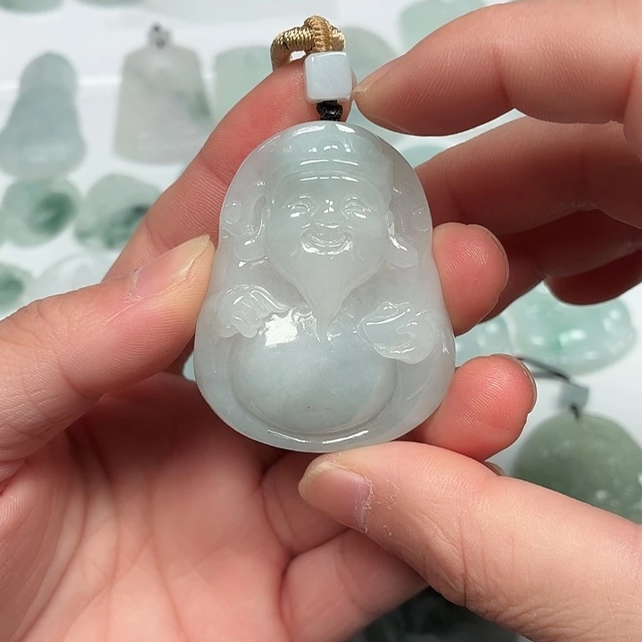 翡翠未镶嵌颈饰财神