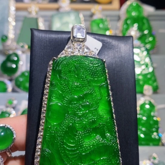 翡翠未镶嵌颈饰吊坠15