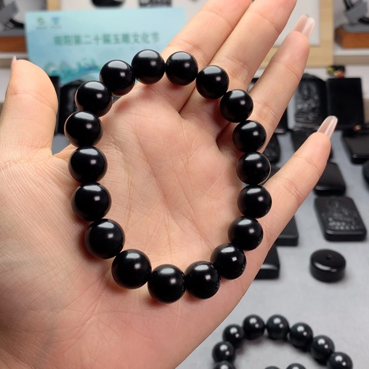 l***n和田玉（墨玉）未镶嵌手串