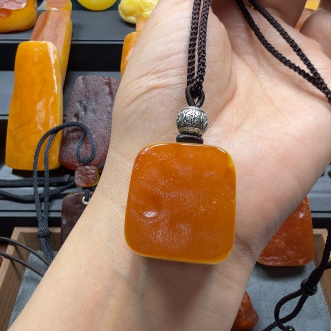 未镶嵌吊坠(赠链)琥珀