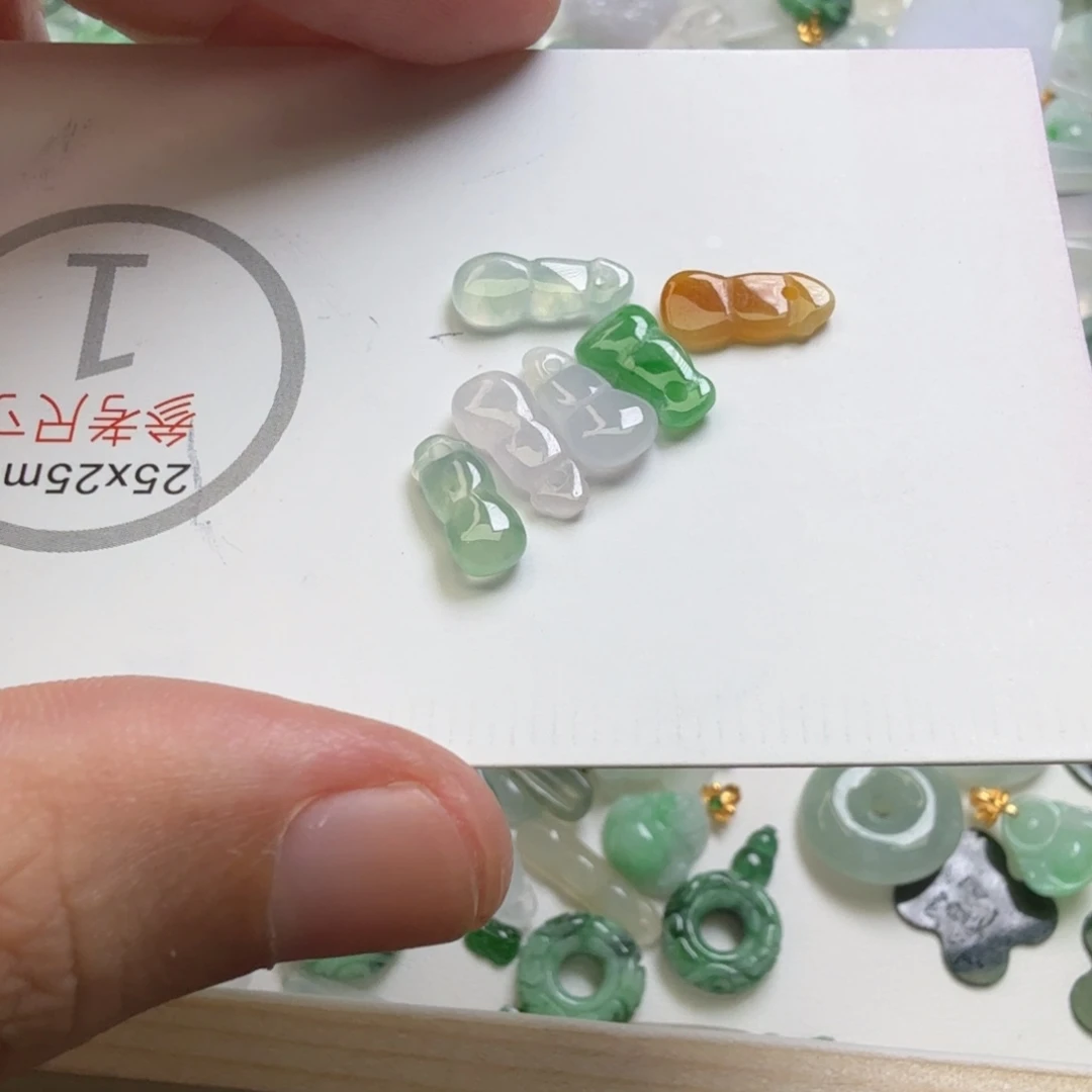 翡翠未镶嵌颈饰112