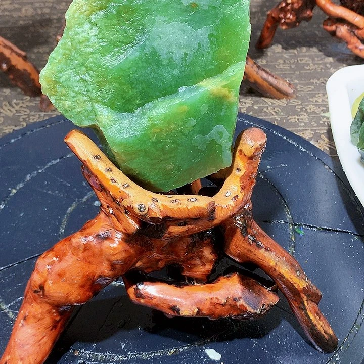 未镶嵌蛇纹石玉珠宝奇石