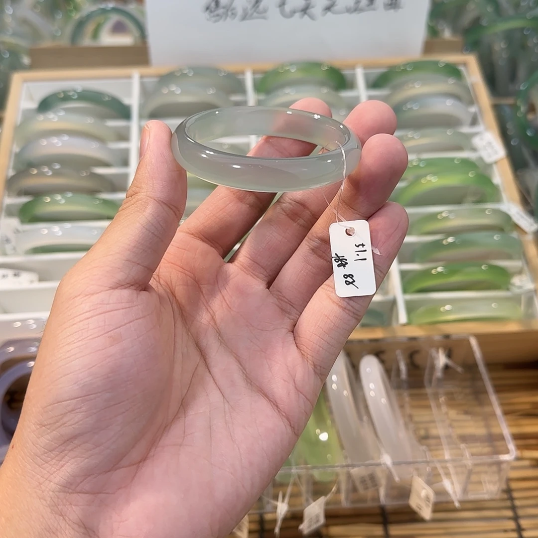 玛瑙/玉髓未镶嵌手镯圈口51.1