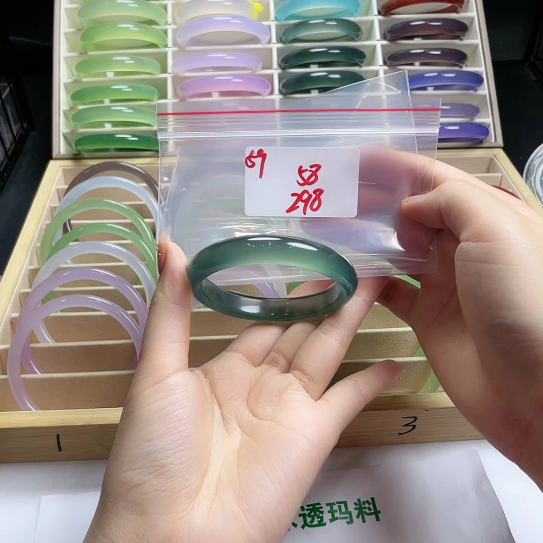 【闪购商品】玛瑙/玉髓手镯未镶嵌W***?
