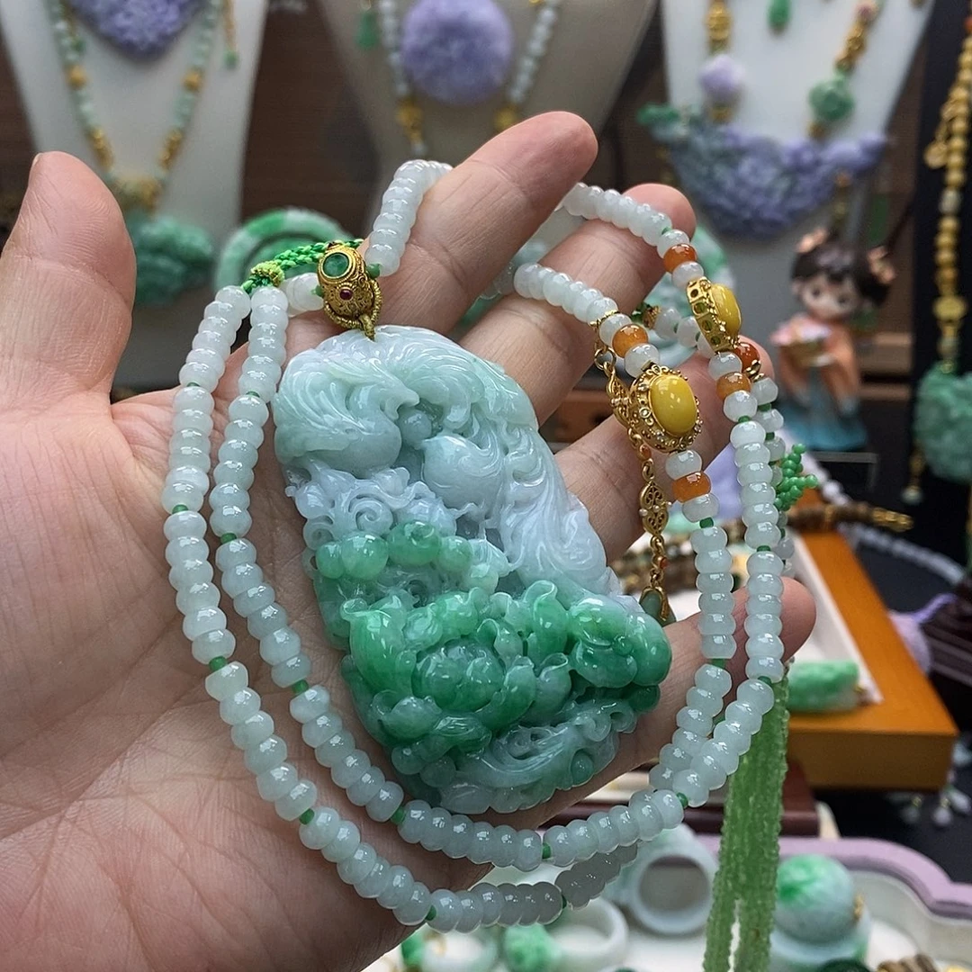 翡翠未镶嵌颈饰吊坠