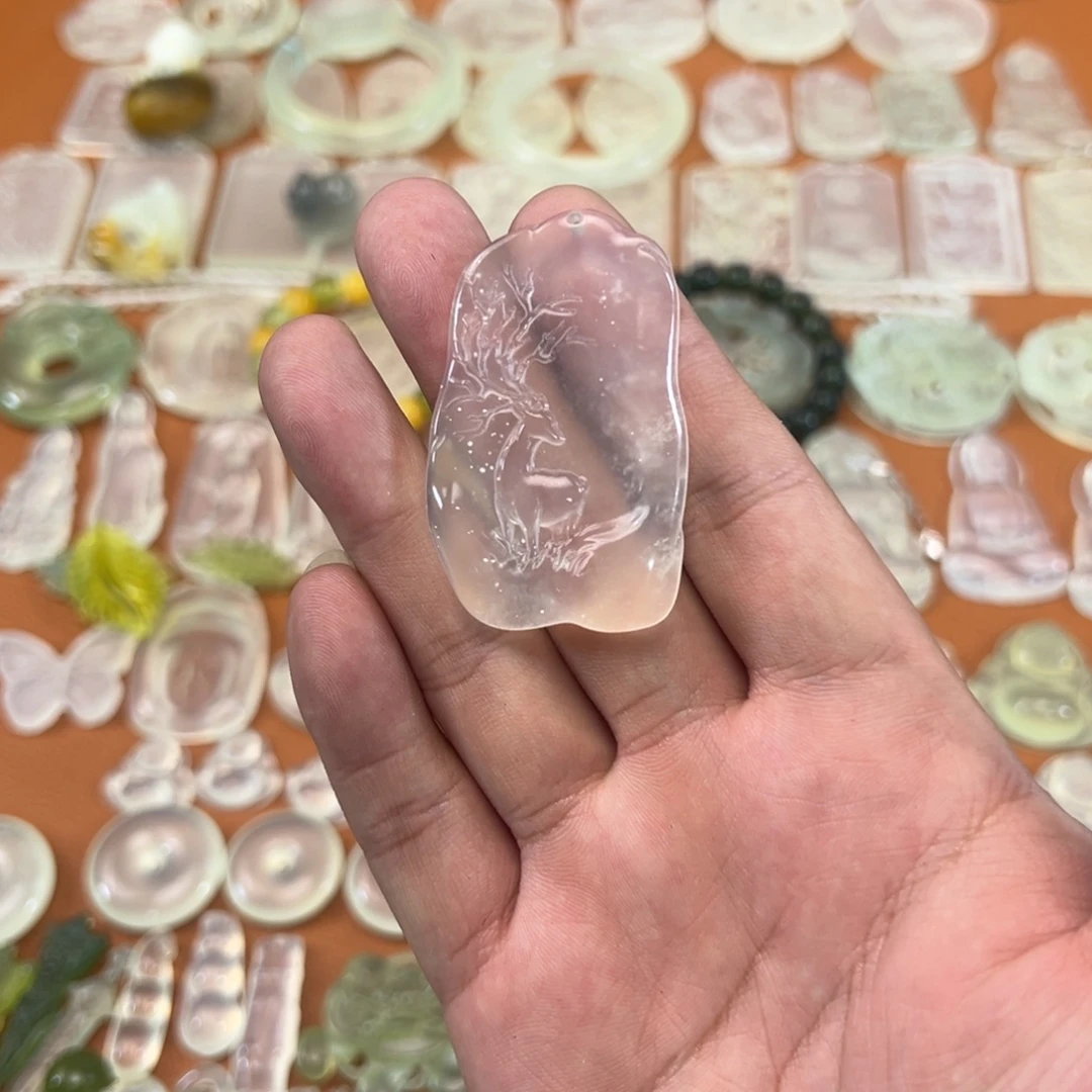 东***东蛇纹石玉未镶嵌颈饰