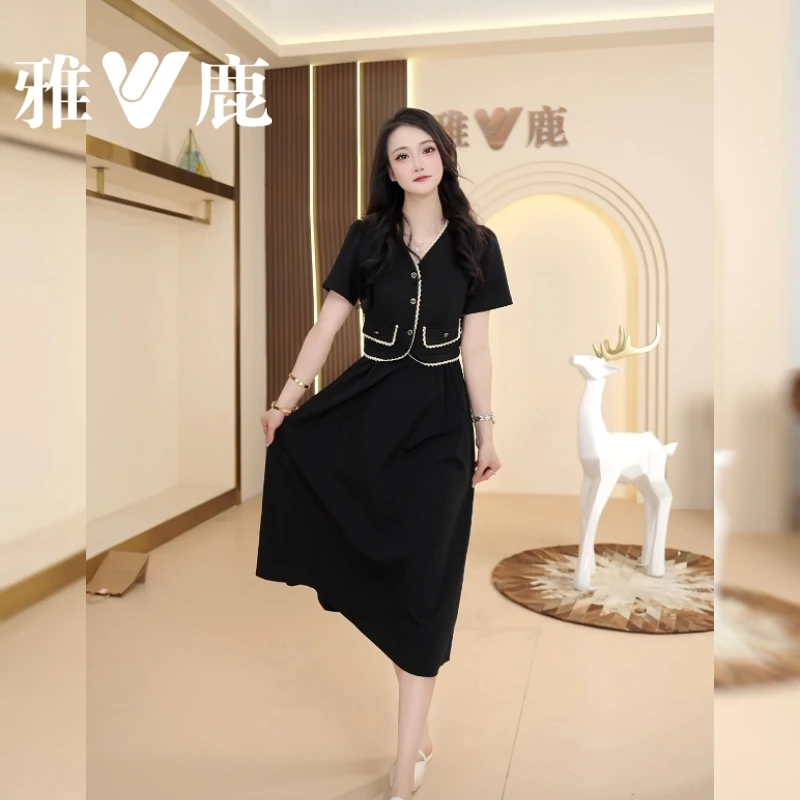 雅鹿2025夏季款V领小香风拼接白边显瘦假两件百褶黑色时尚连衣裙