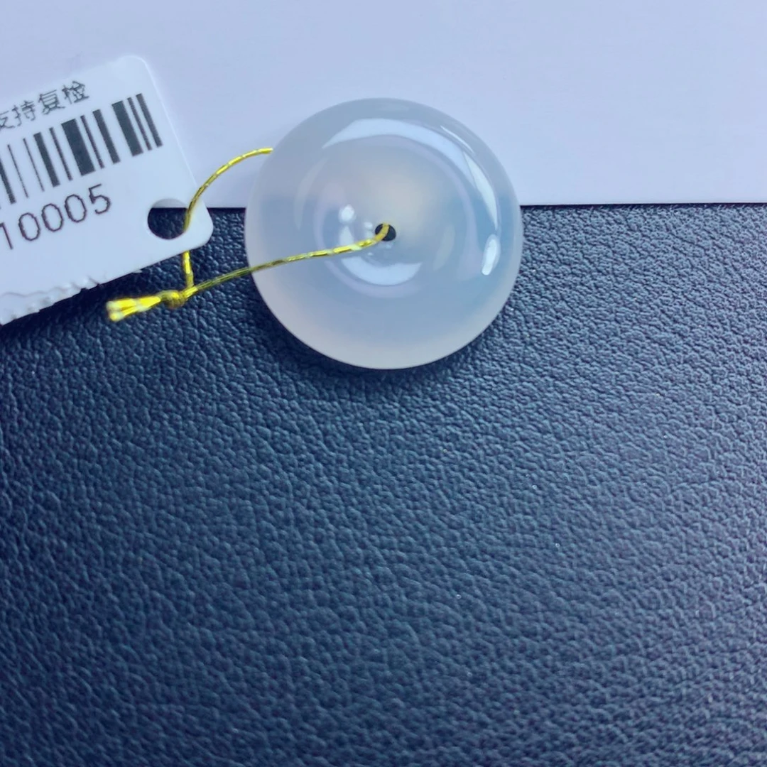 翡翠未镶嵌颈饰平安扣