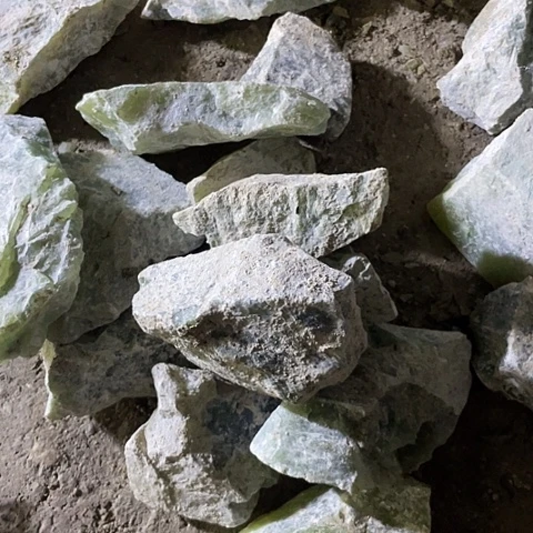 蛇纹石玉吊坠(不含链)未镶嵌