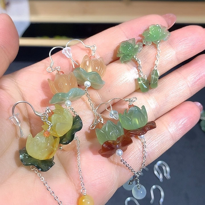 蛇纹石玉未镶嵌耳饰?****