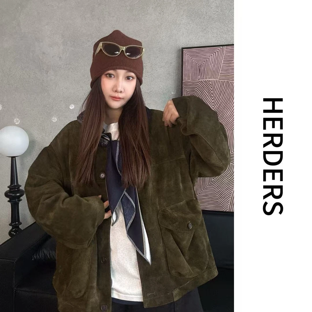 HERDERS “青苔往事”短款小翻领纽扣款抽绳皮衣 51616