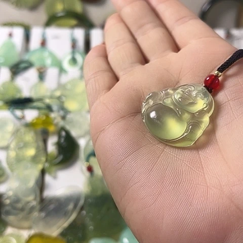 未镶嵌蛇纹石玉颈饰