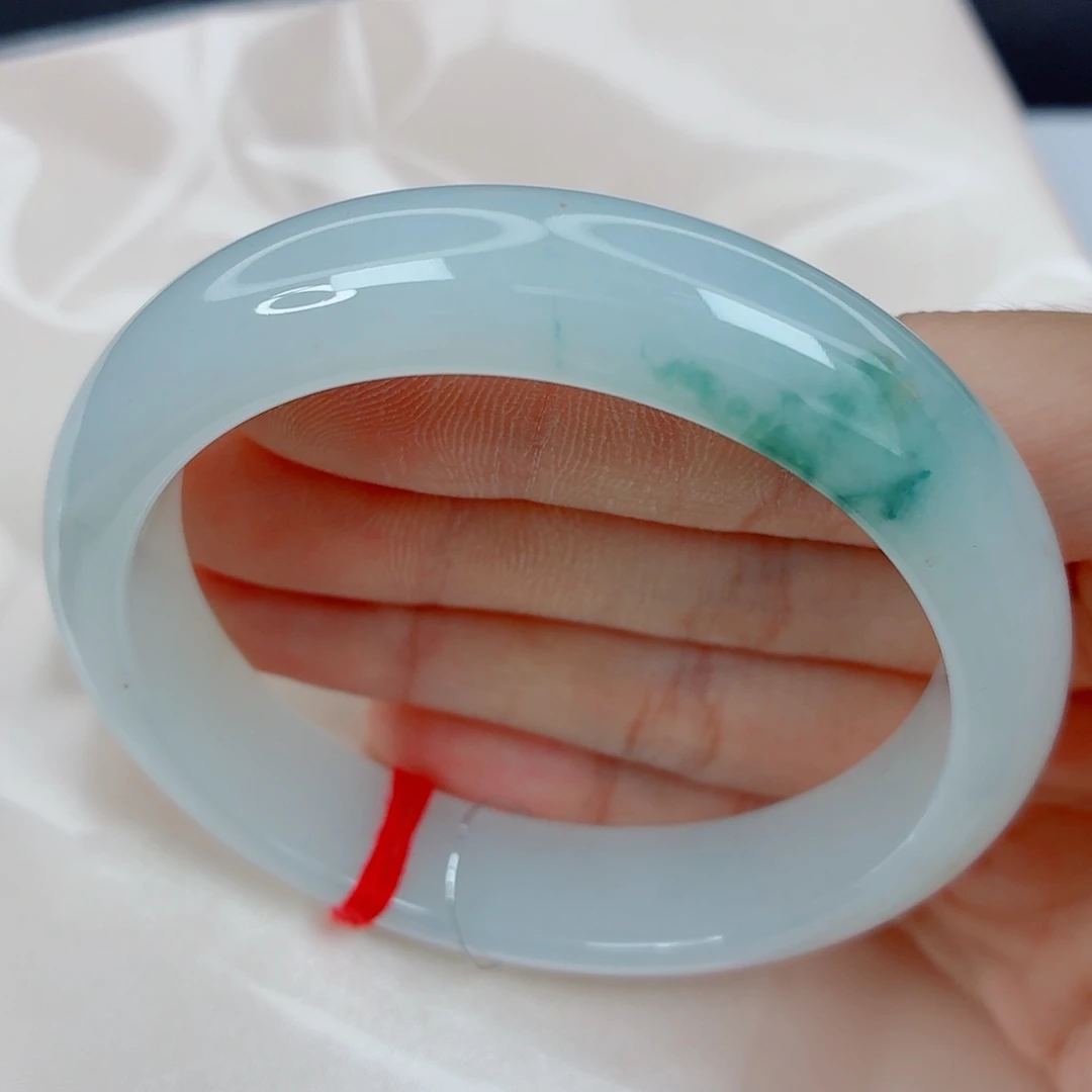 翡翠未镶嵌手镯58.2正圈，冰润白底飘花，完整