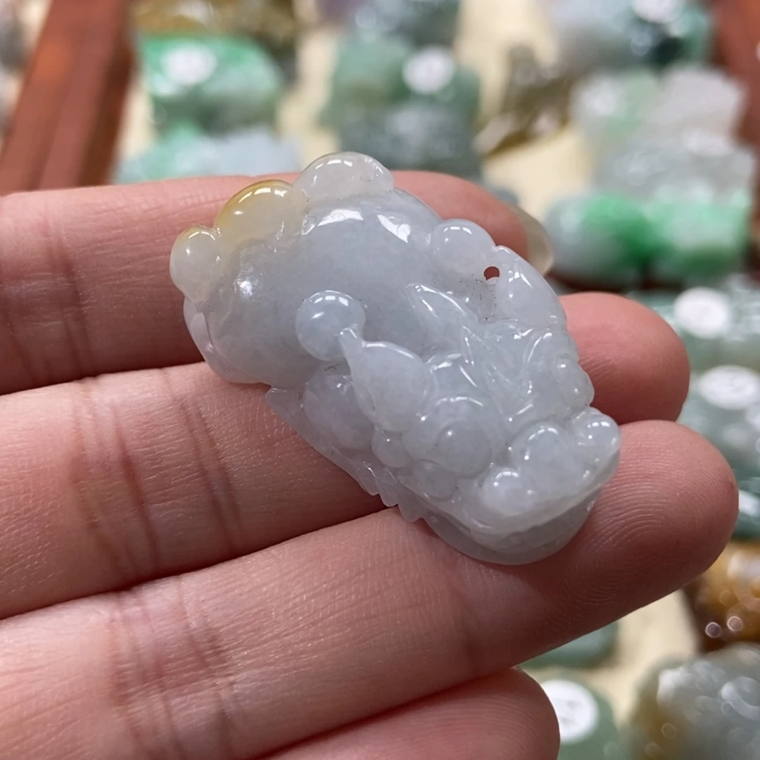 翡翠颈饰未镶嵌貔貅